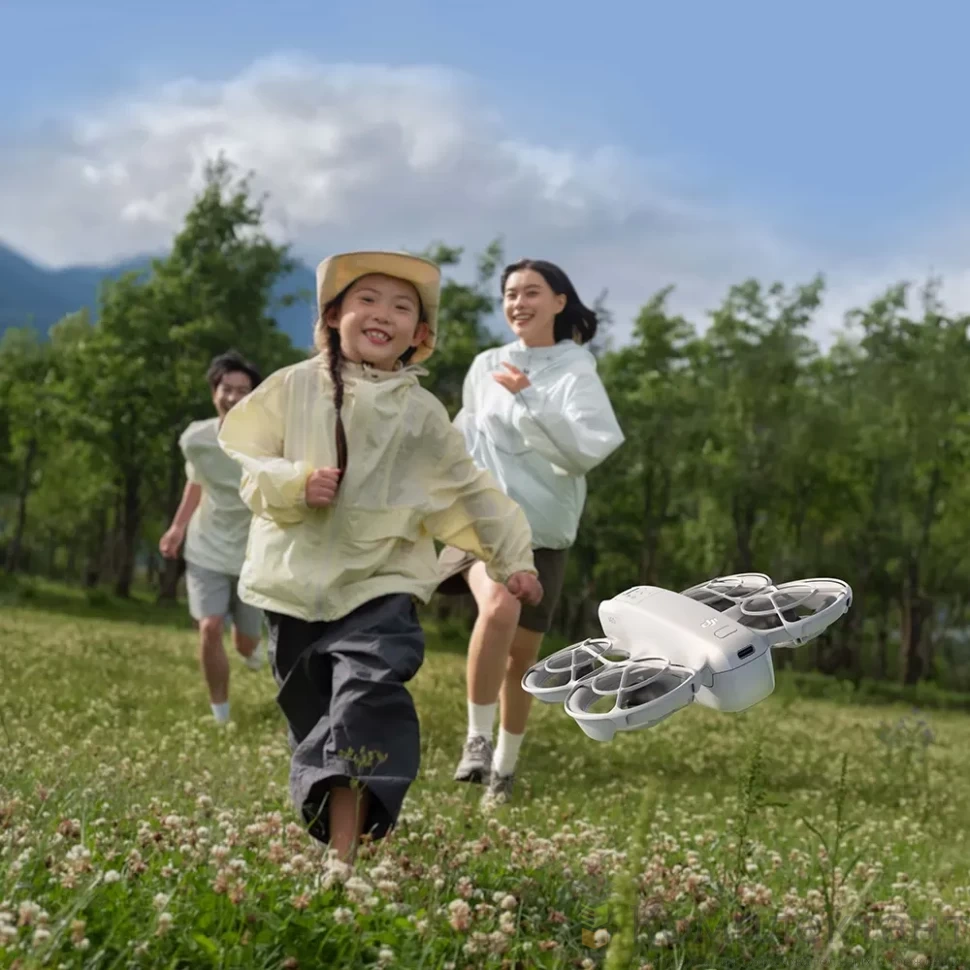 Квадрокоптер DJI Neo (Нео)  Fly More (Летай больше)  Combo (Комбо) 